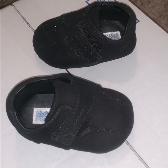 Baby shoes! NWOT - Picture 3 of 6